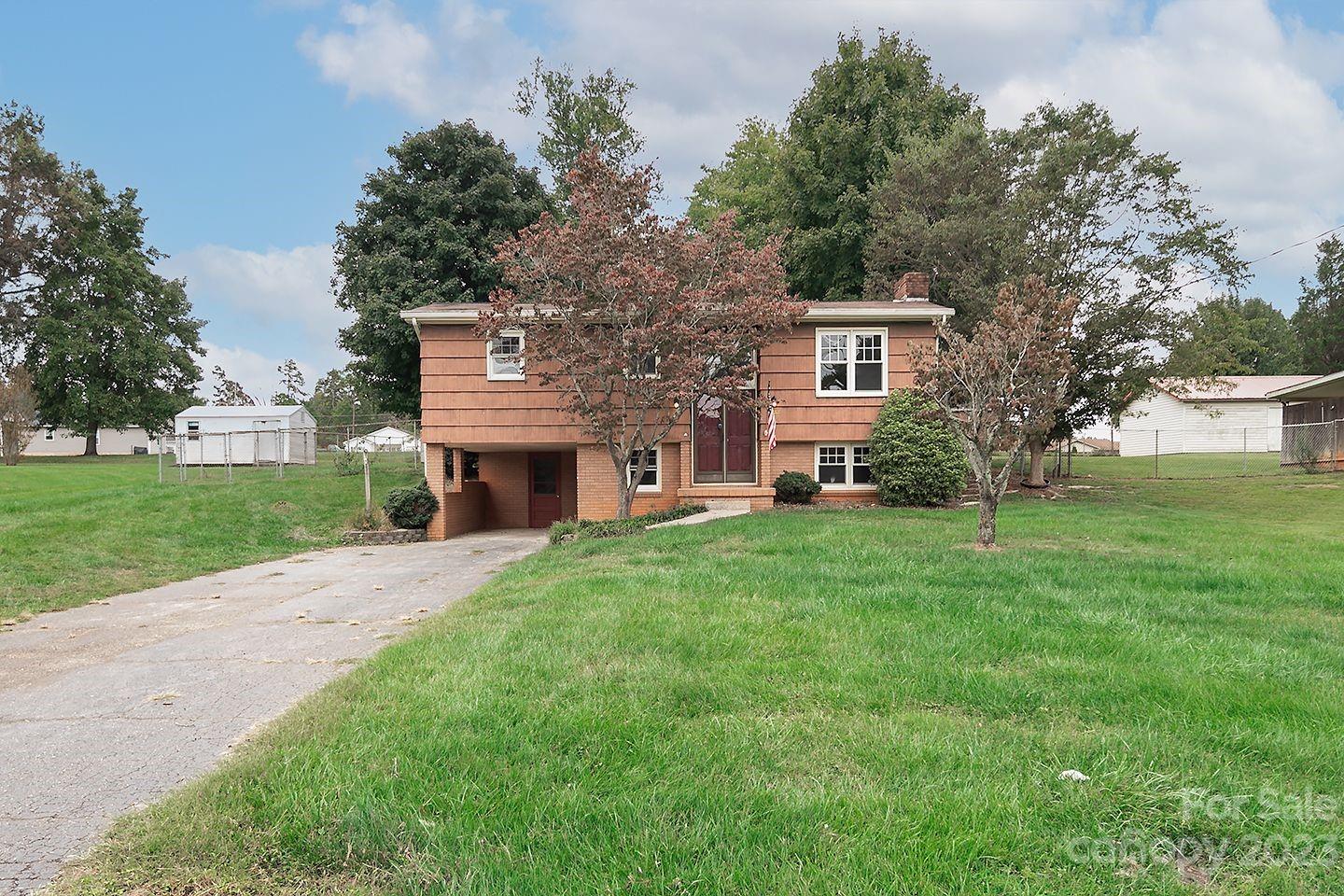 2738 25th Avenue NE Hickory NC 28601