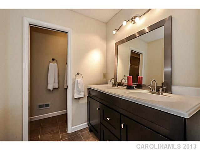 4117 Meadowridge Drive Charlotte NC 28226