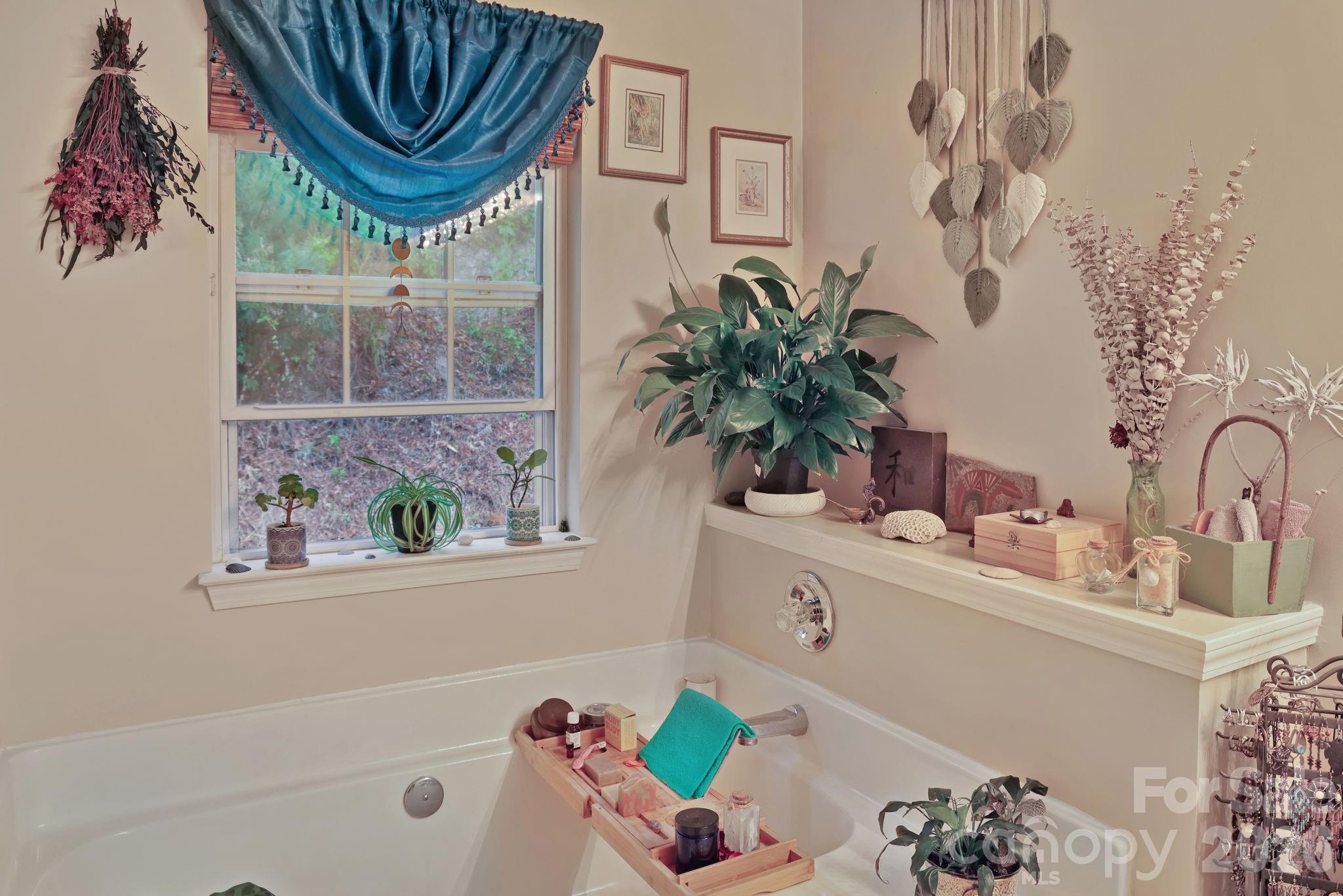 1798 New Stock Road Weaverville NC 28787