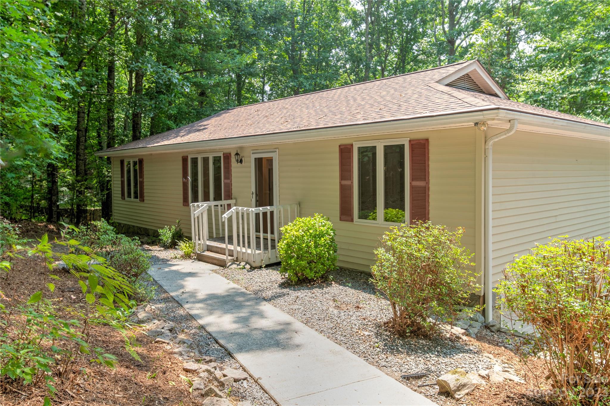 191 Ravenwood Lane Horse Shoe NC 28742