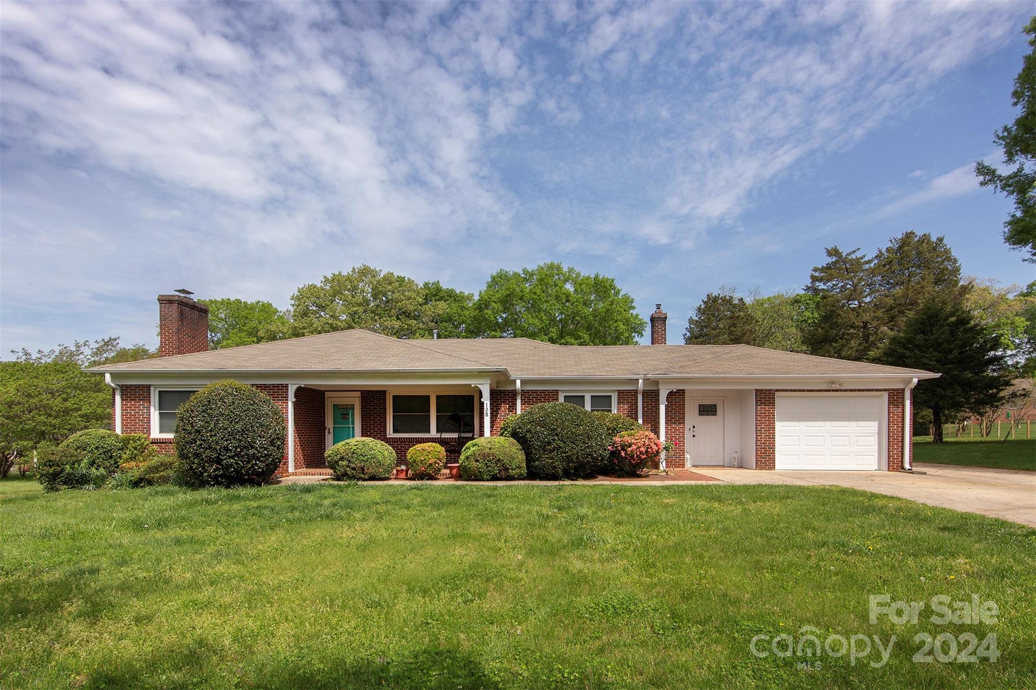 108 W J Street Newton NC 28658