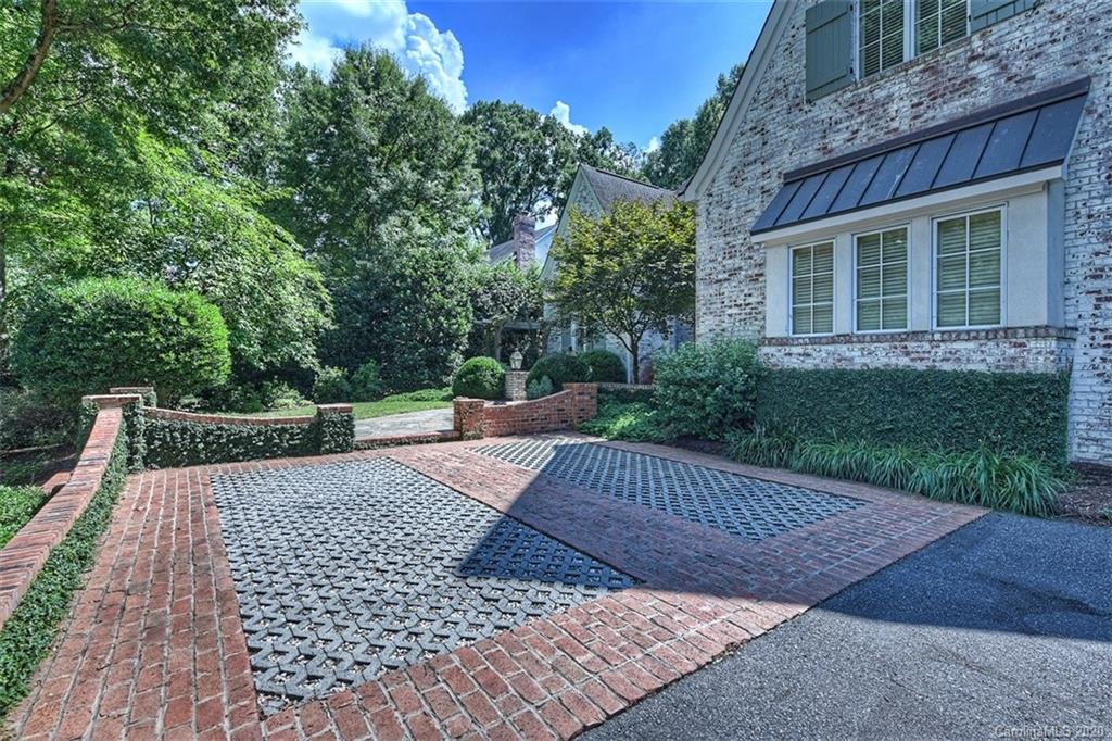 2600 Tanglewood Lane Charlotte NC 28211
