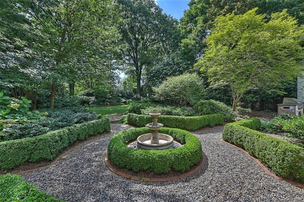 2600 Tanglewood Lane Charlotte NC 28211