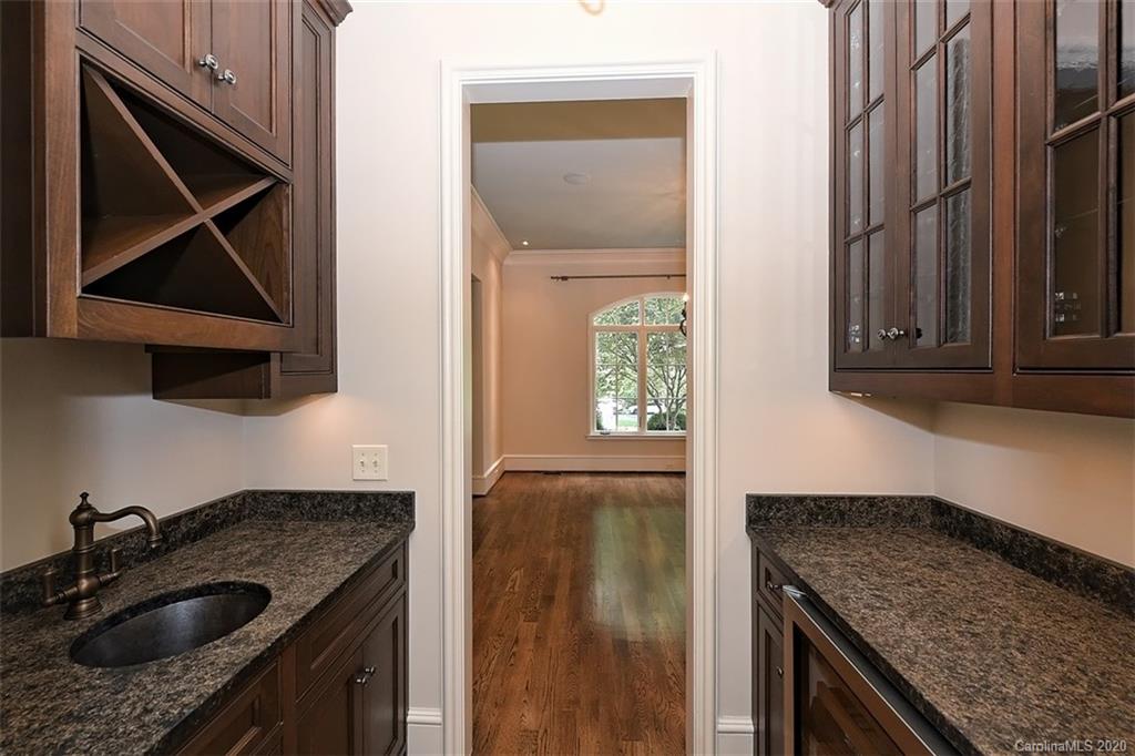 2600 Tanglewood Lane Charlotte NC 28211