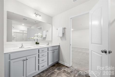 7024 Maple Run Circle Charlotte NC 28215