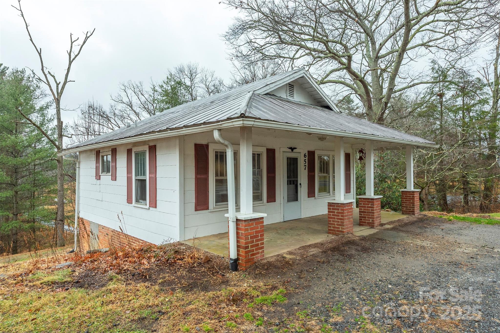 657 Old Fort Road Fairview NC 28730