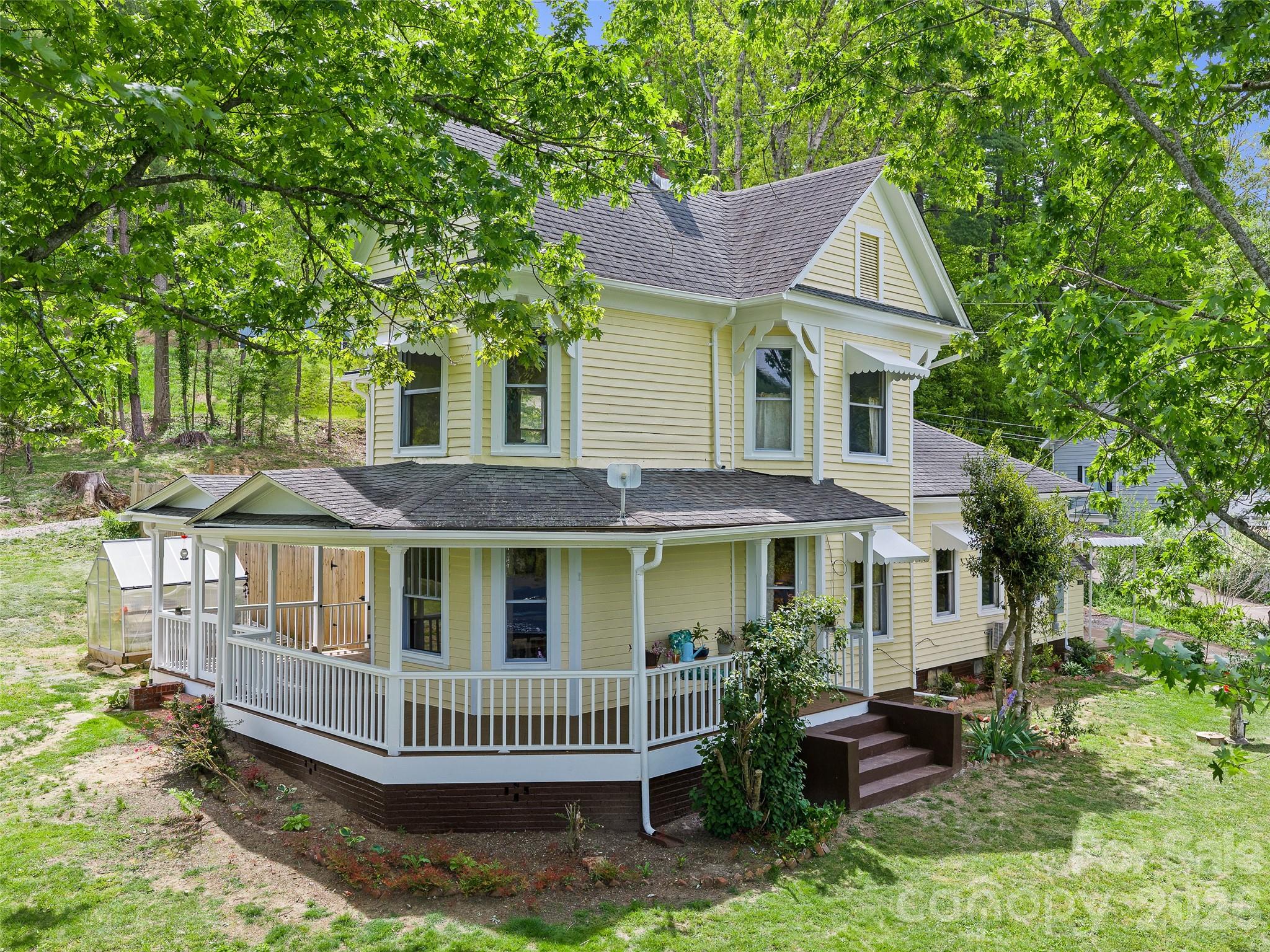 309 Hillside Drive Burnsville NC 28714