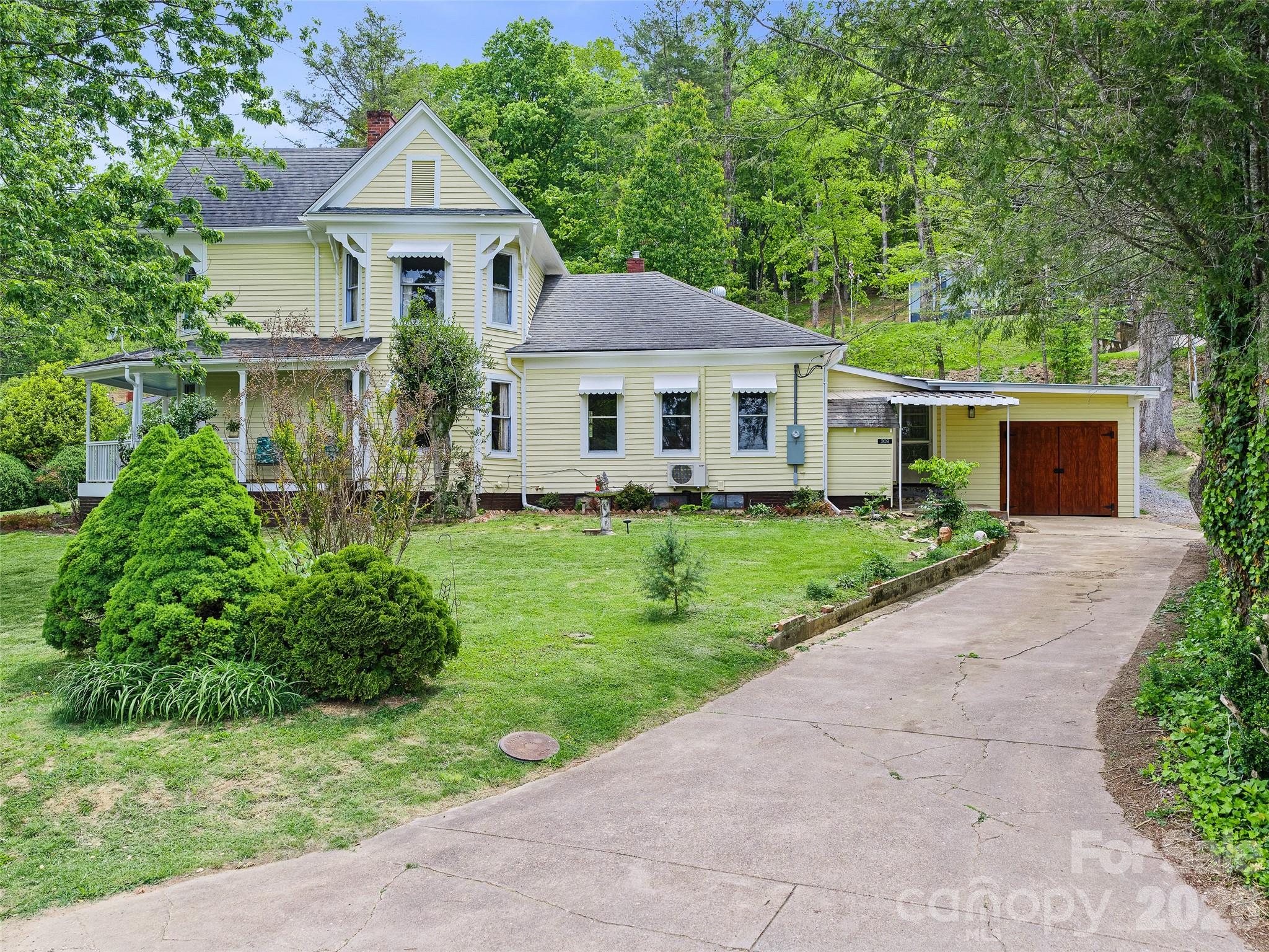 309 Hillside Drive Burnsville NC 28714