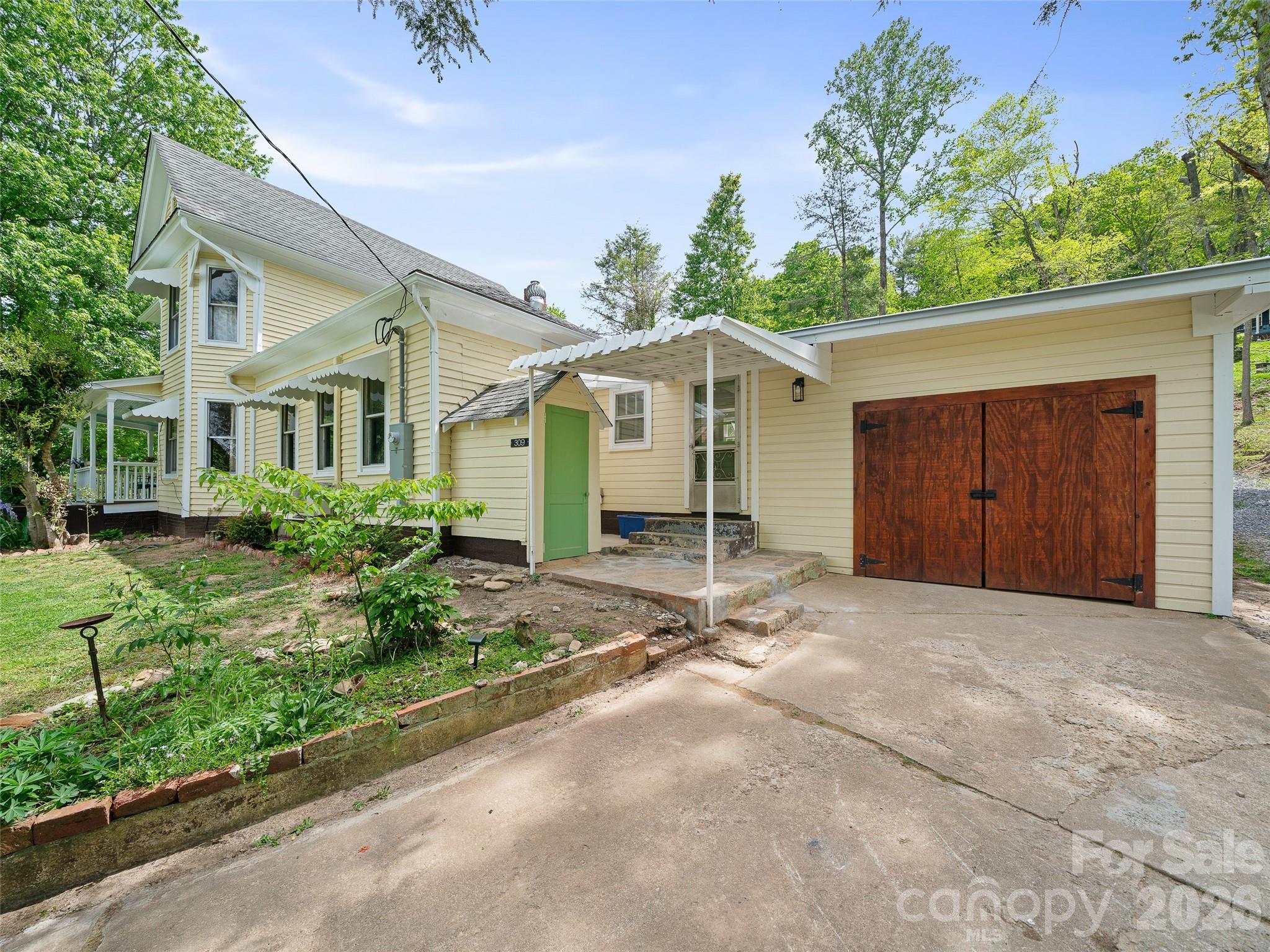309 Hillside Drive Burnsville NC 28714