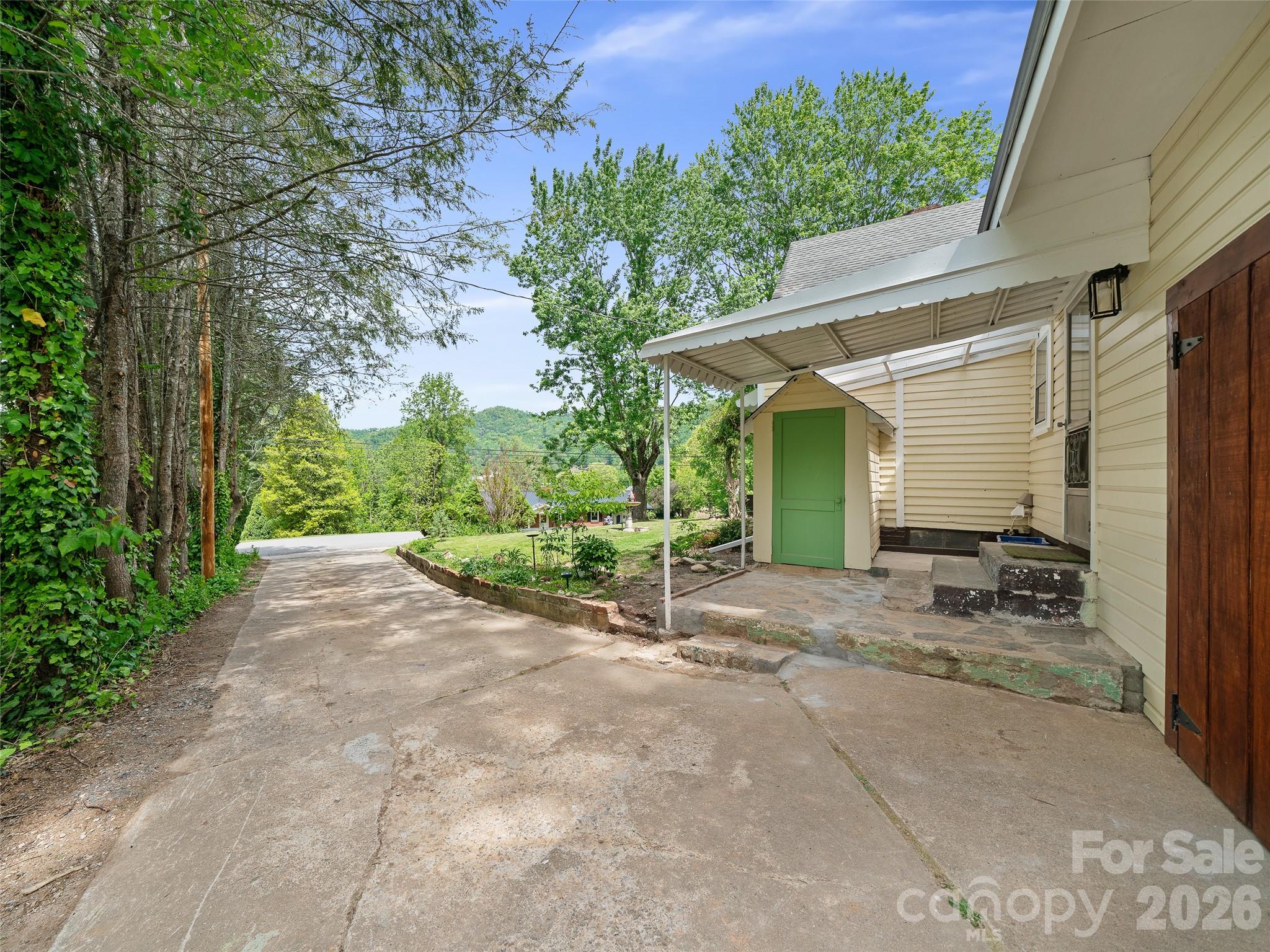 309 Hillside Drive Burnsville NC 28714