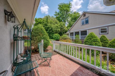 8 Creekside Way Asheville NC 28804