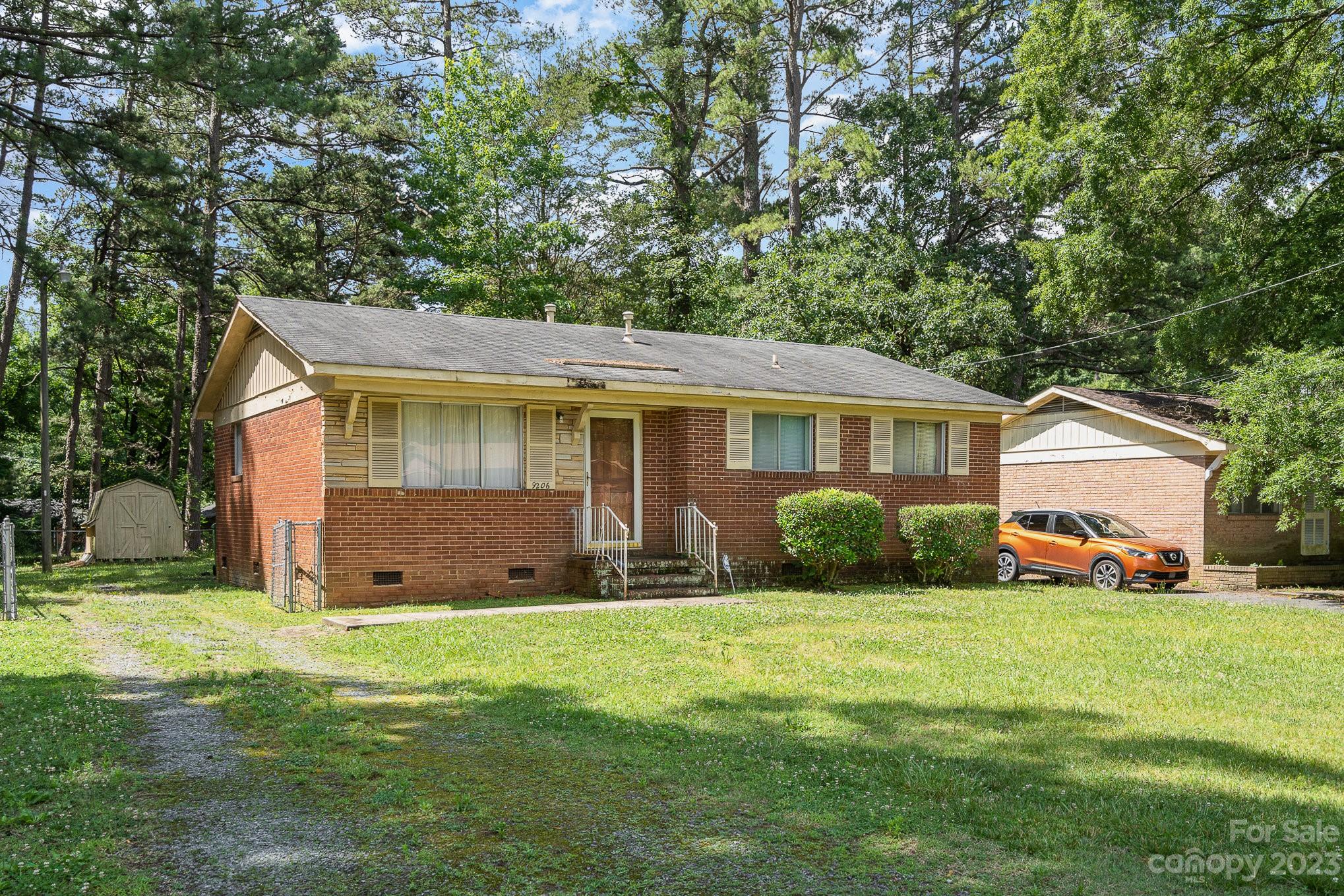 9206 Edgevale Drive Charlotte NC 28216