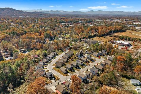28 Yarrow Meadow Road Weaverville NC 28787