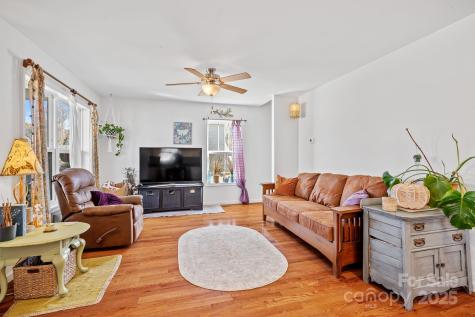 28 Yarrow Meadow Road Weaverville NC 28787