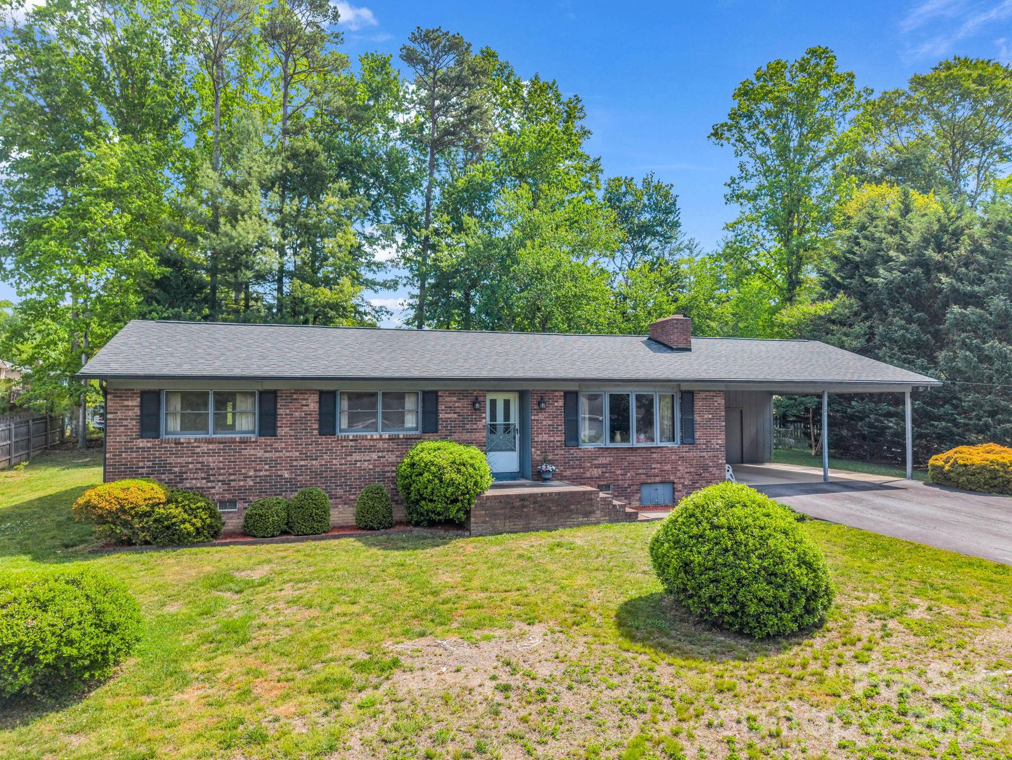 121 Greenfield Lane Hendersonville NC 28792