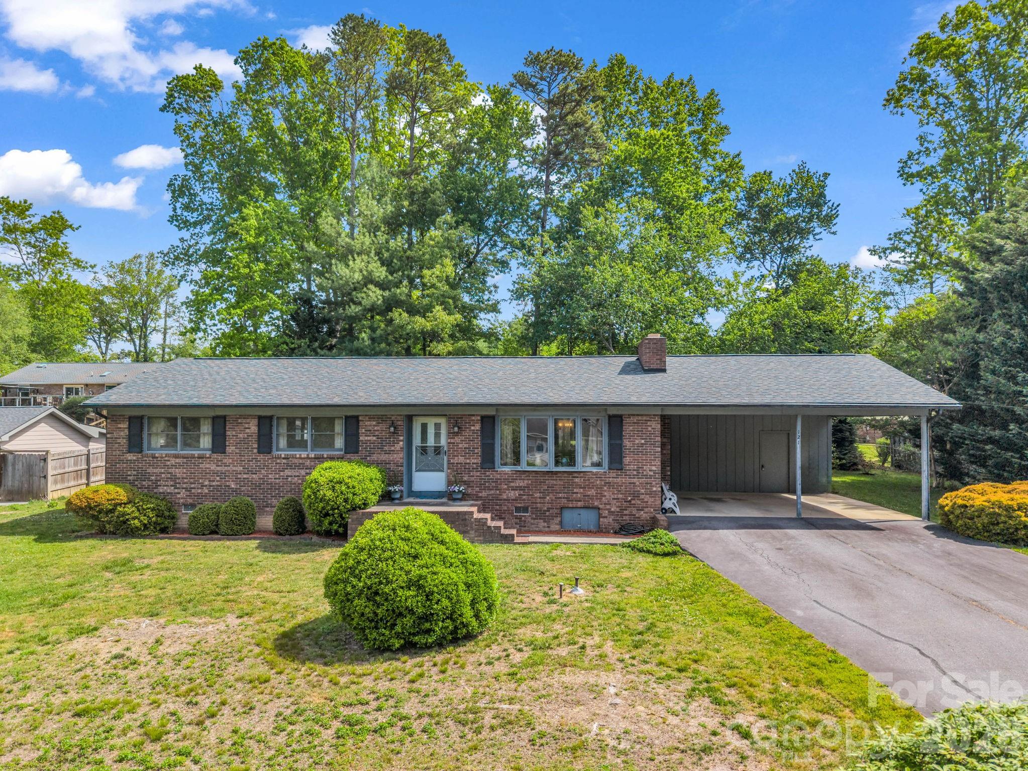 121 Greenfield Lane Hendersonville NC 28792