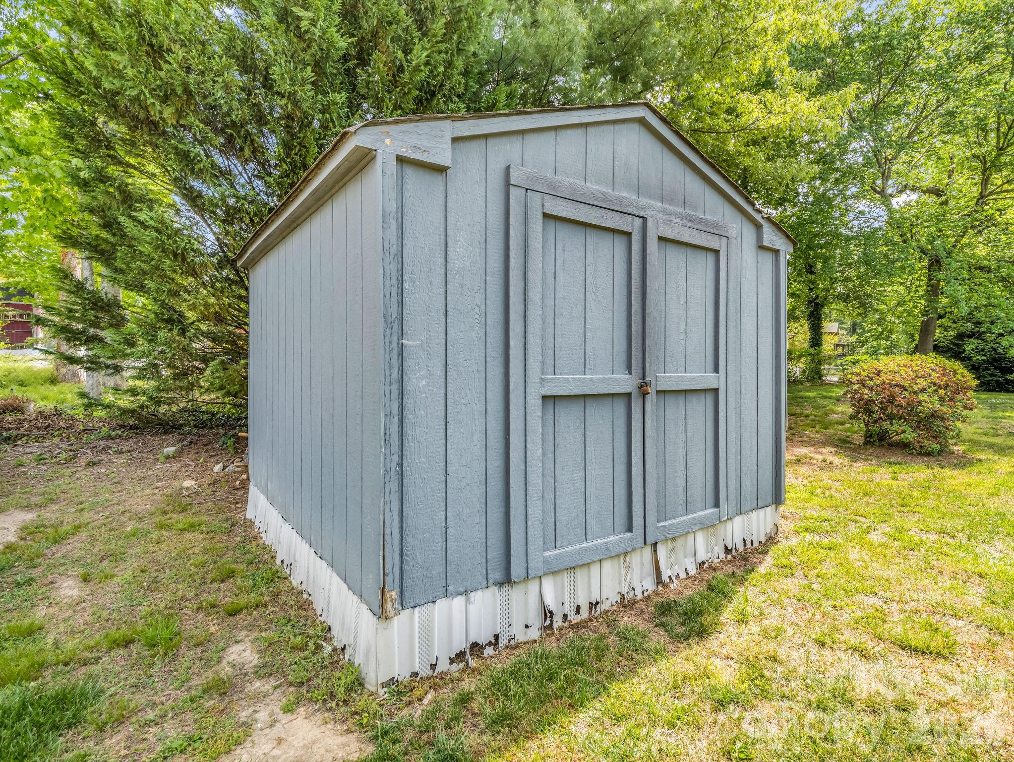 121 Greenfield Lane Hendersonville NC 28792