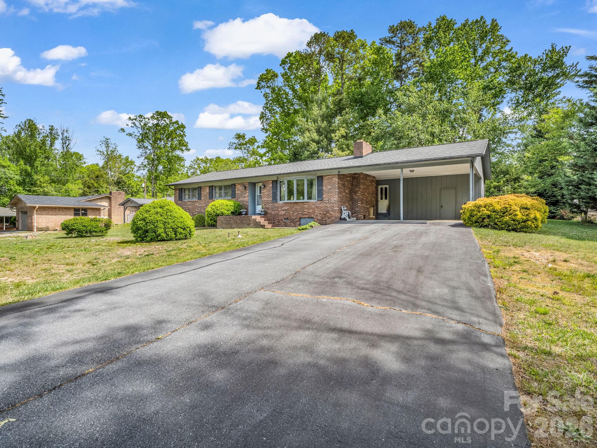 121 Greenfield Lane Hendersonville NC 28792