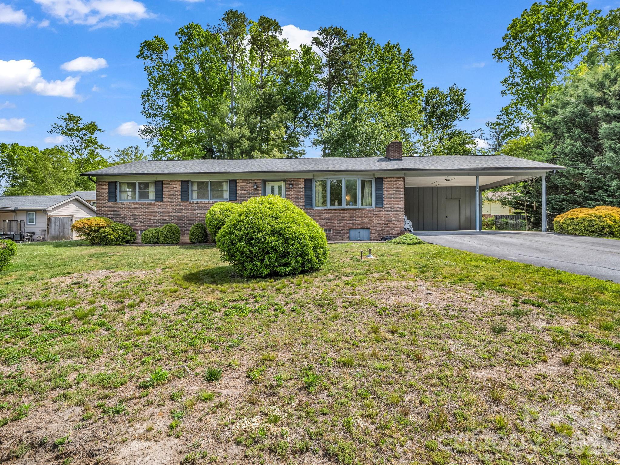 121 Greenfield Lane Hendersonville NC 28792