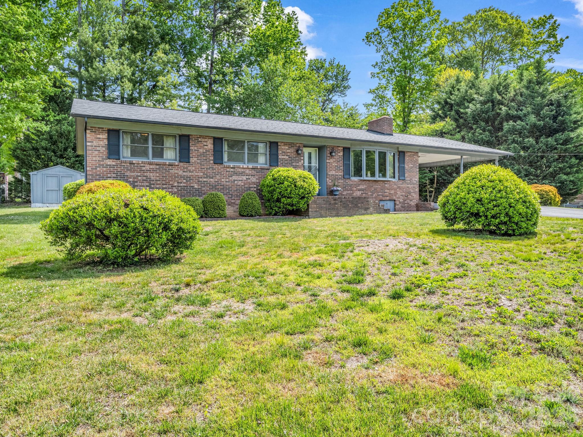 121 Greenfield Lane Hendersonville NC 28792