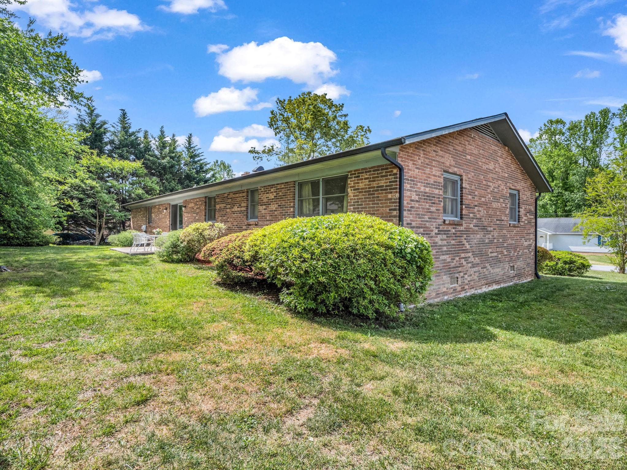 121 Greenfield Lane Hendersonville NC 28792