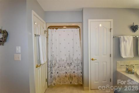 548 Thunder Road Brevard NC 28712