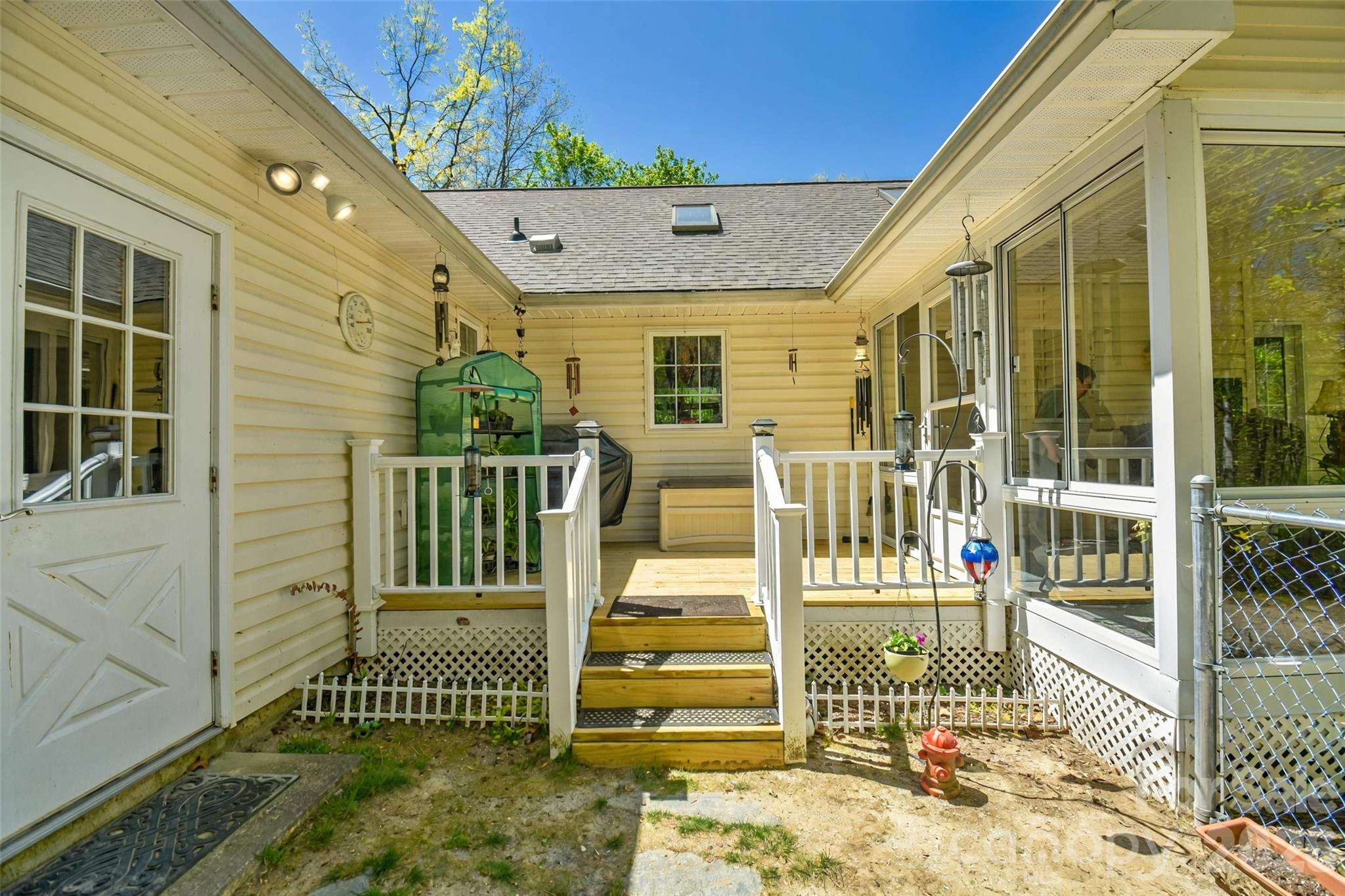 548 Thunder Road Brevard NC 28712