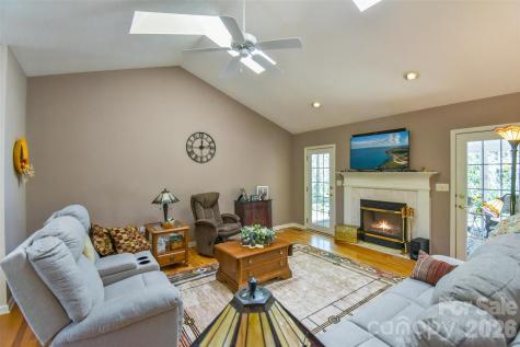 548 Thunder Road Brevard NC 28712
