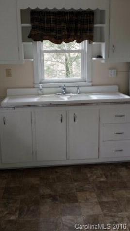 28 Summit Street Burnsville NC 28714