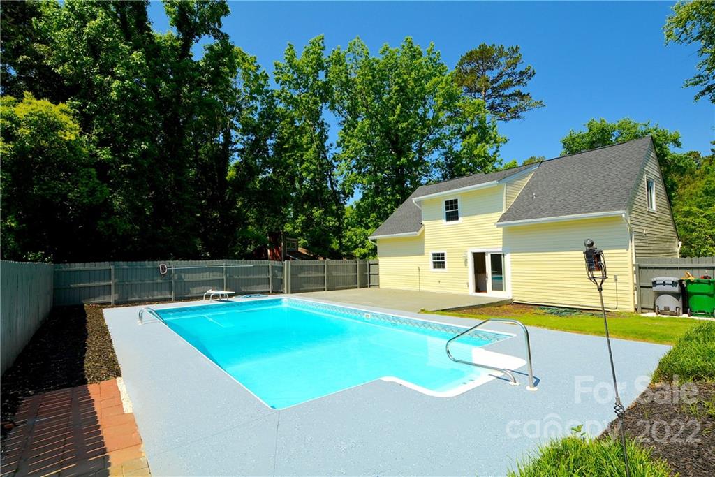 4910 Rolling Oak Lane Charlotte NC 28227