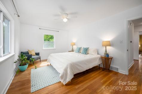 12 Canterbury Road Asheville NC 28805