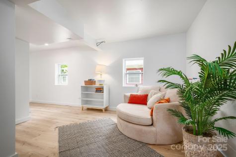12 Canterbury Road Asheville NC 28805