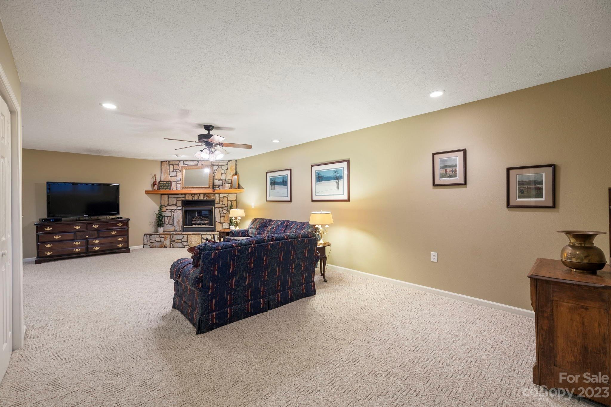 11 Leisure Wood Drive Canton NC 28716