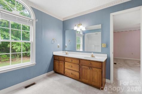 4804 Elmhurst Drive NE Hickory NC 28601