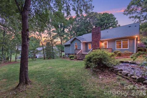 4804 Elmhurst Drive NE Hickory NC 28601