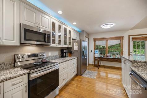 140 Hillside Drive Swannanoa NC 28778