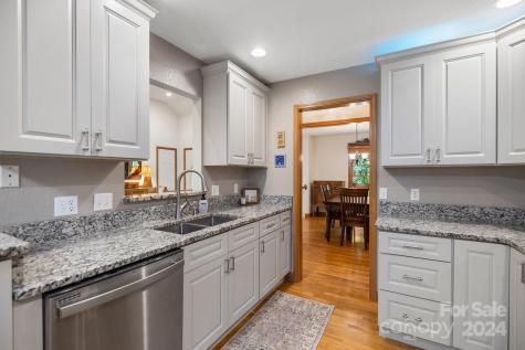 140 Hillside Drive Swannanoa NC 28778