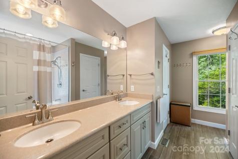 140 Hillside Drive Swannanoa NC 28778