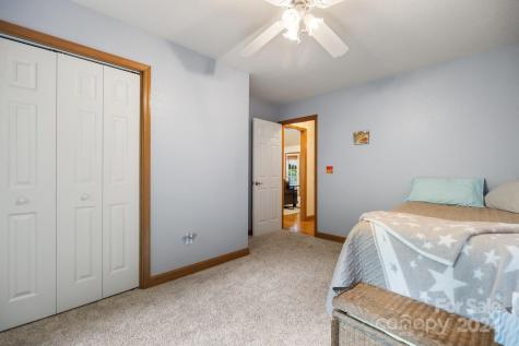 140 Hillside Drive Swannanoa NC 28778