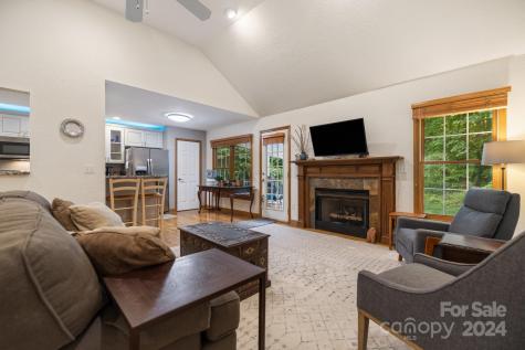 140 Hillside Drive Swannanoa NC 28778
