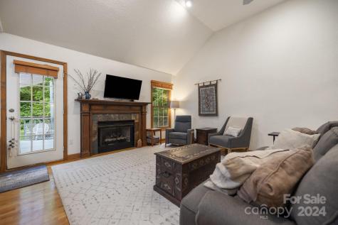 140 Hillside Drive Swannanoa NC 28778