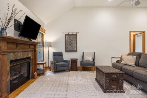 140 Hillside Drive Swannanoa NC 28778