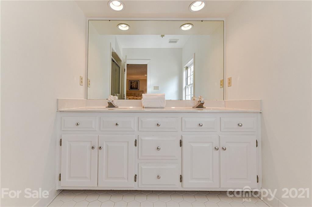 9800 Chatham Oaks Trail Charlotte NC 28210