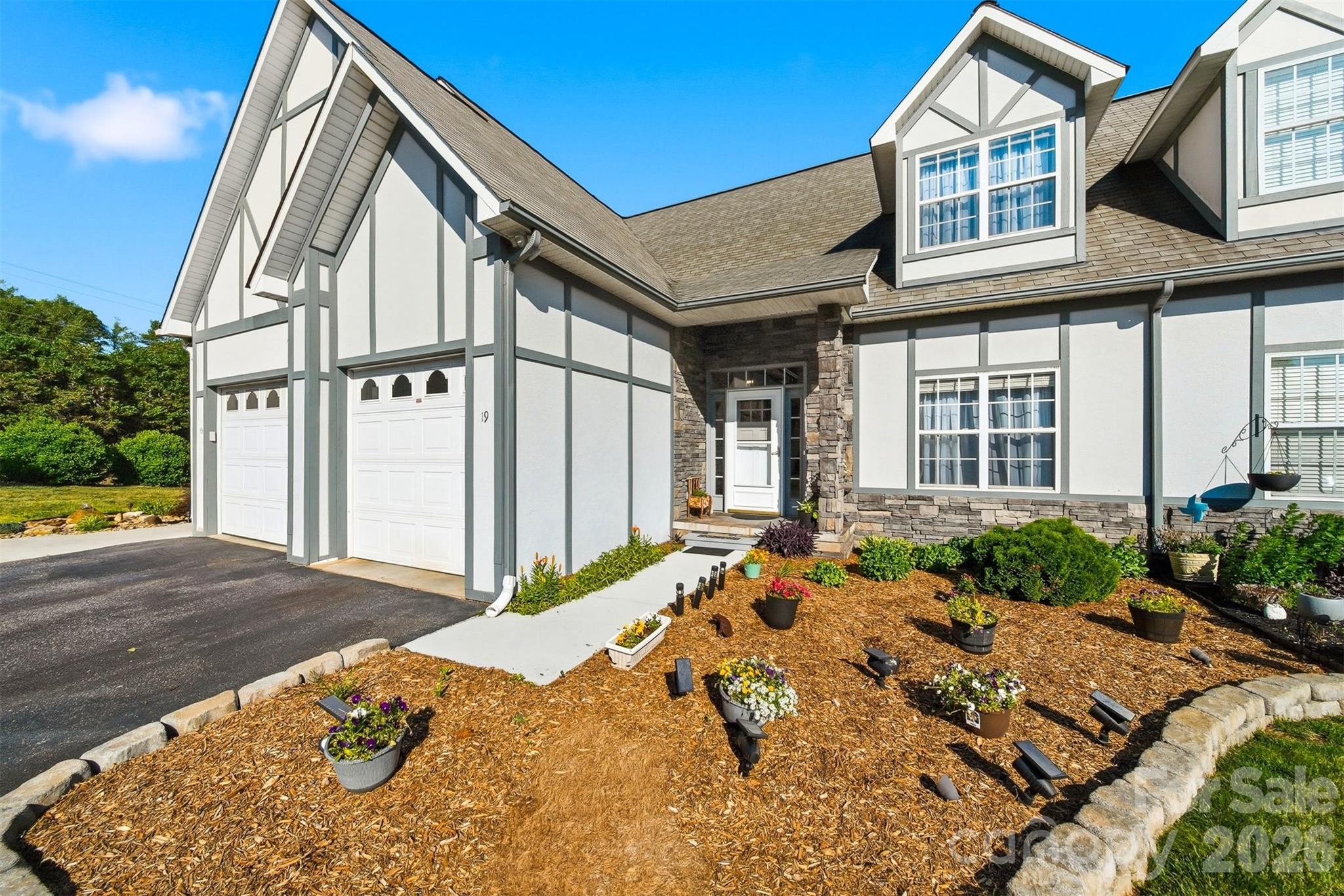19 Heron Cove Loop Hickory NC 28601