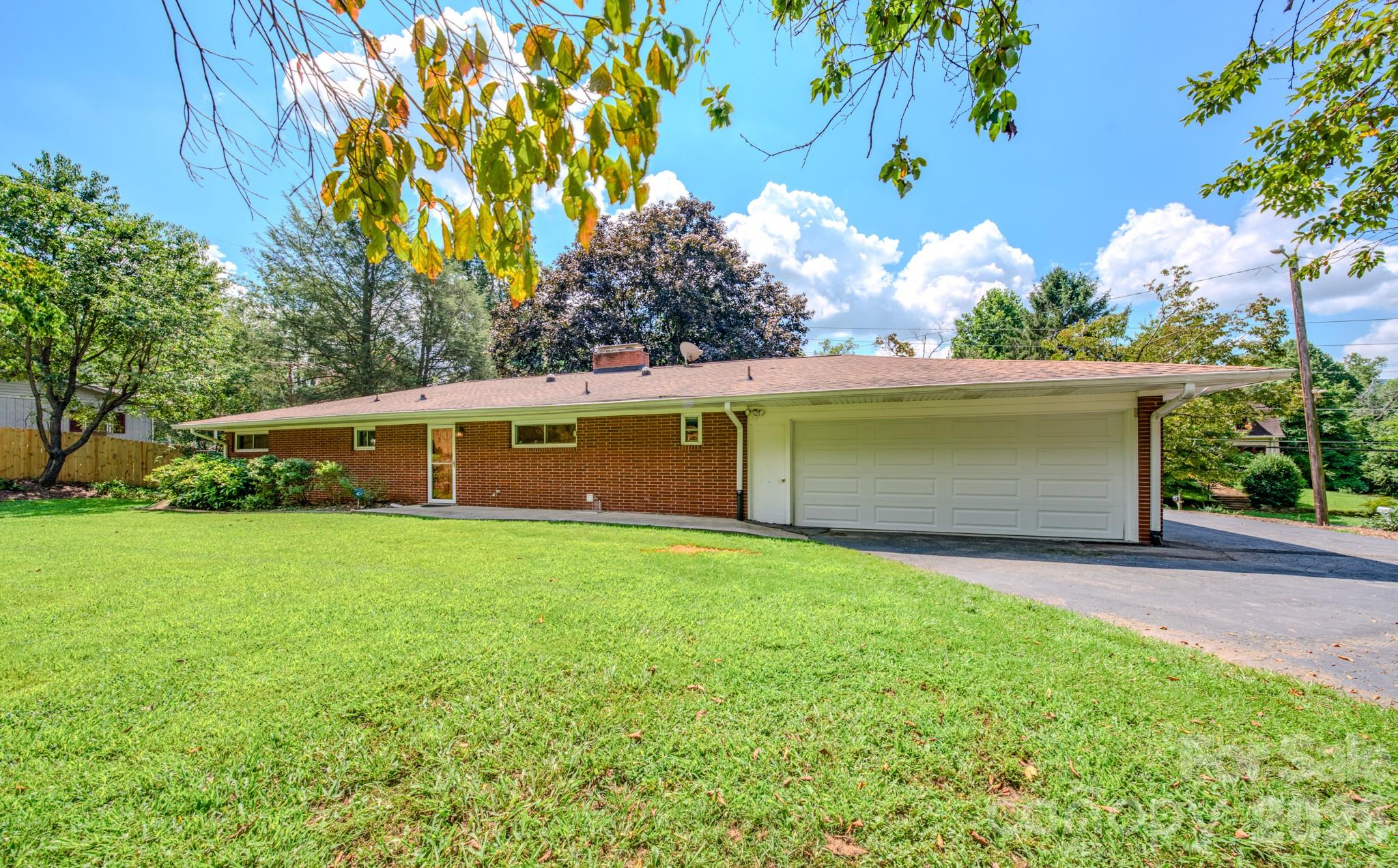 105 Alexander Avenue Swannanoa NC 28778