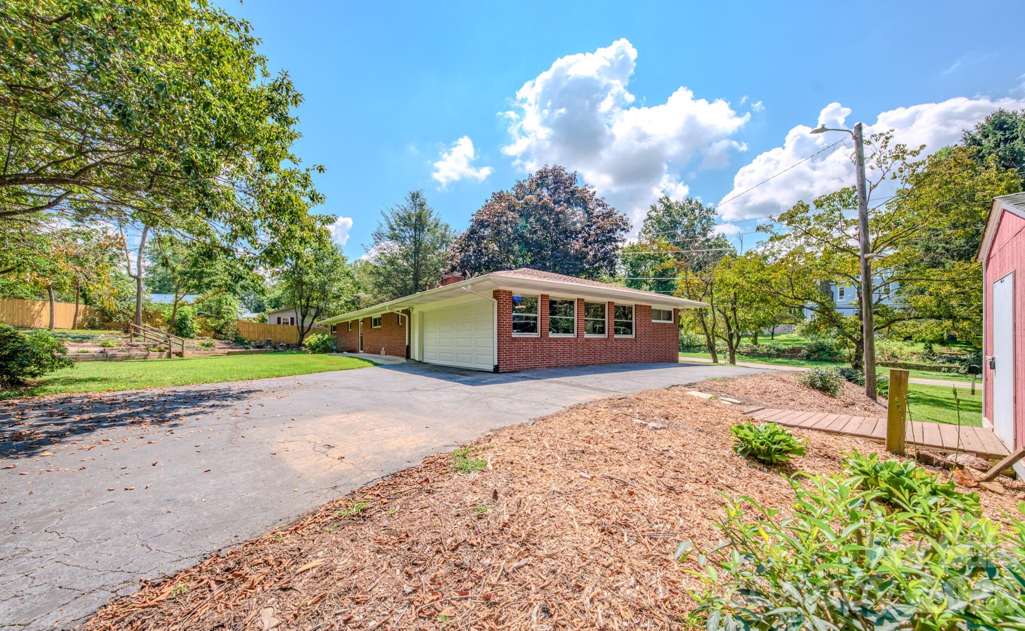 105 Alexander Avenue Swannanoa NC 28778