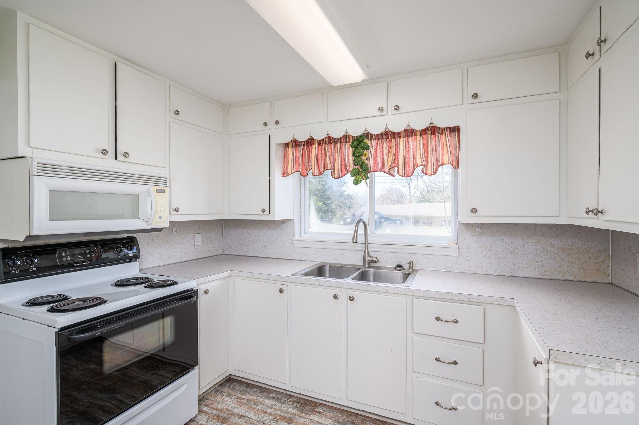 1606 Davis Park Road Gastonia NC 28052