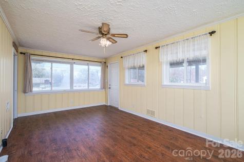 1606 Davis Park Road Gastonia NC 28052