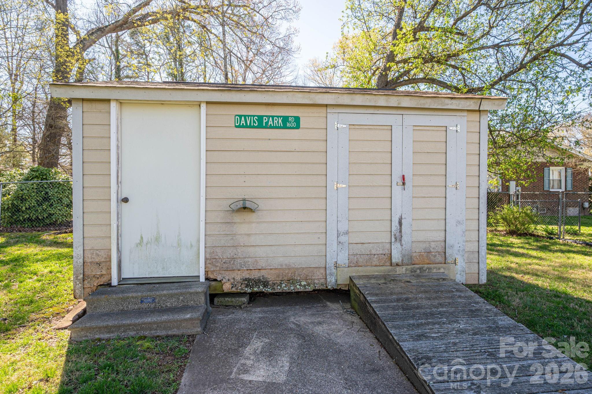 1606 Davis Park Road Gastonia NC 28052