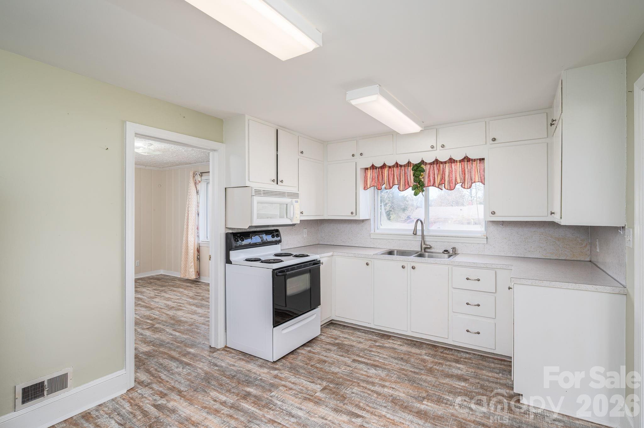 1606 Davis Park Road Gastonia NC 28052